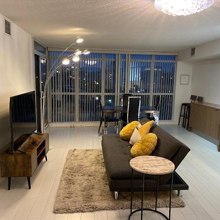 Апартаменты Cozy Open Concept 2Br 2Bath W/Parking -Jays/Cn Торонто Экстерьер фото