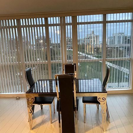 Апартаменты Cozy Open Concept 2Br 2Bath W/Parking -Jays/Cn Торонто Экстерьер фото