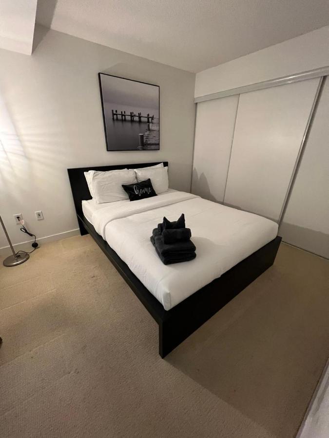 Апартаменты Cozy Open Concept 2Br 2Bath W/Parking -Jays/Cn Торонто Экстерьер фото