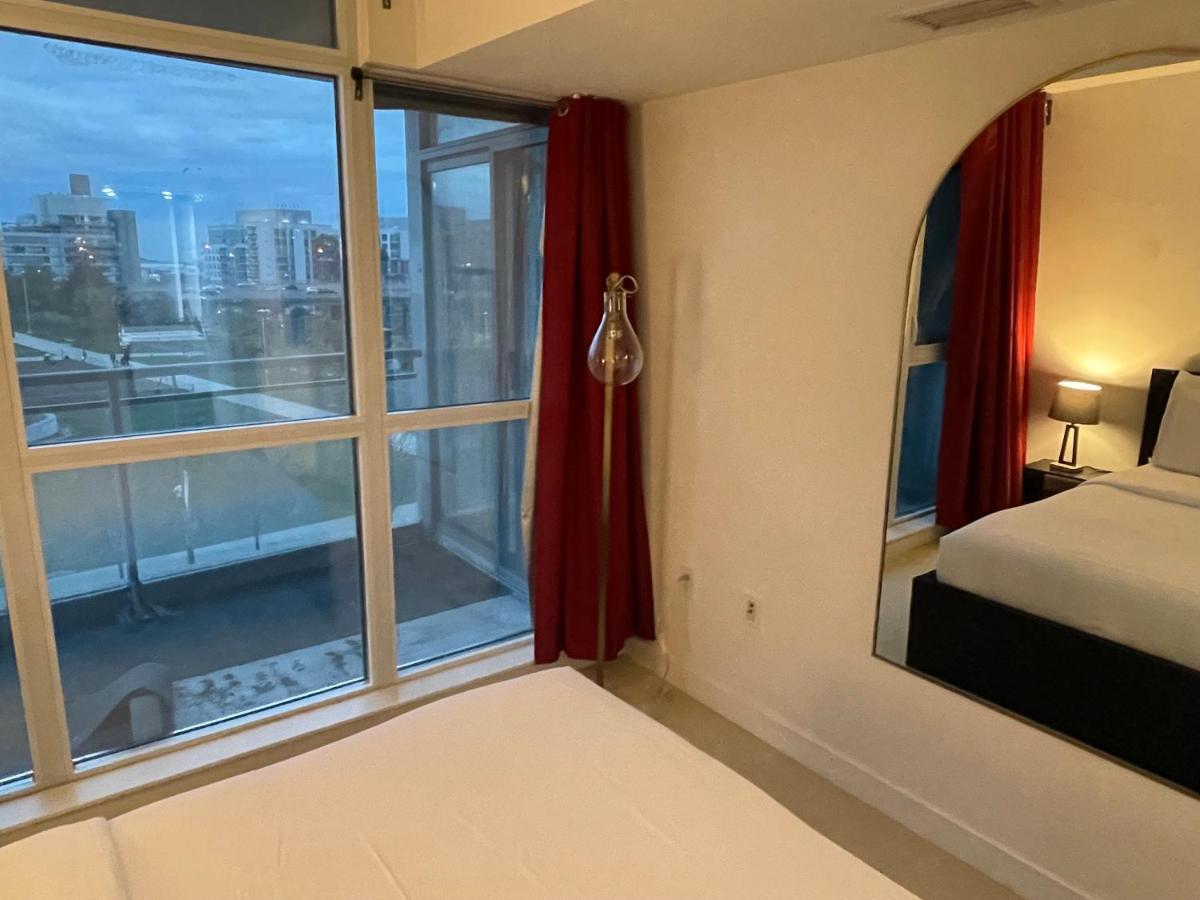 Апартаменты Cozy Open Concept 2Br 2Bath W/Parking -Jays/Cn Торонто Экстерьер фото