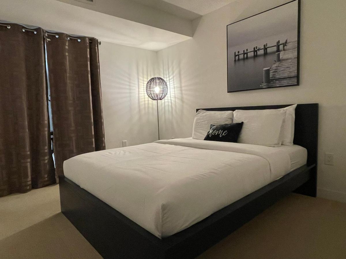 Апартаменты Cozy Open Concept 2Br 2Bath W/Parking -Jays/Cn Торонто Экстерьер фото