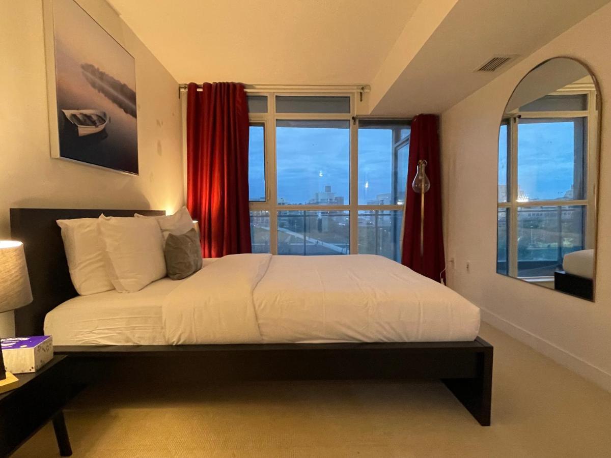 Апартаменты Cozy Open Concept 2Br 2Bath W/Parking -Jays/Cn Торонто Экстерьер фото